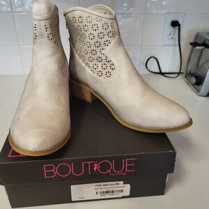Womens Boutique By Corkys Boots Size 10